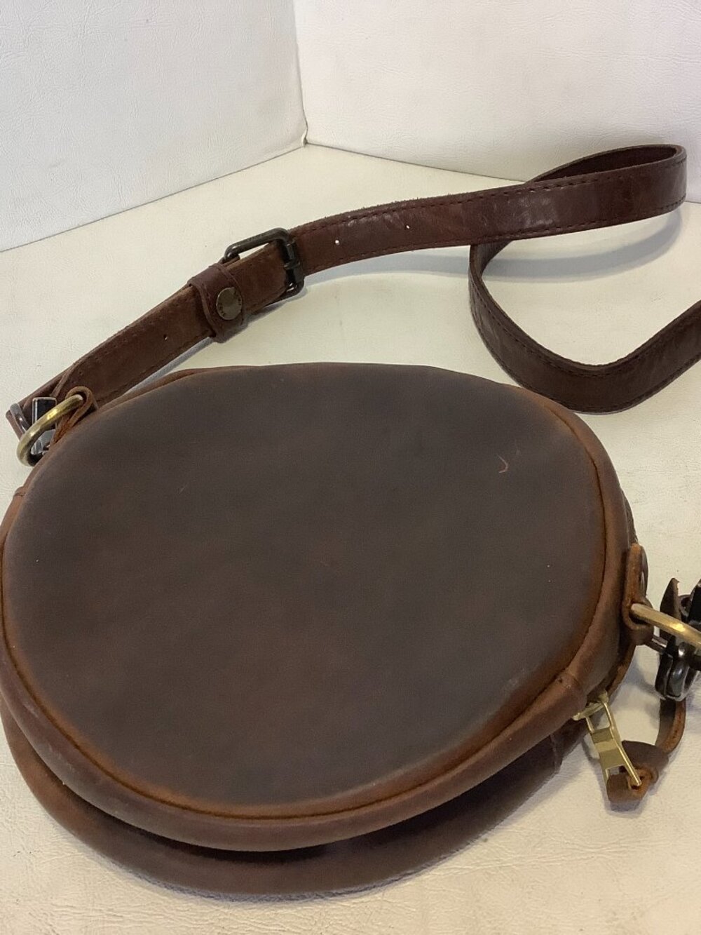 Portland Leather Goods Circle Crossbody Bag Purse Brown 7" - Picture 3 of 10